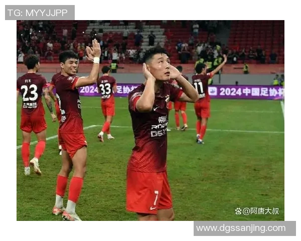 温暖瞬间感动球迷高清足球球星笑容集锦展现他们的真实魅力